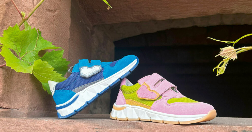 Sneaker von Däumling in blau und rosa